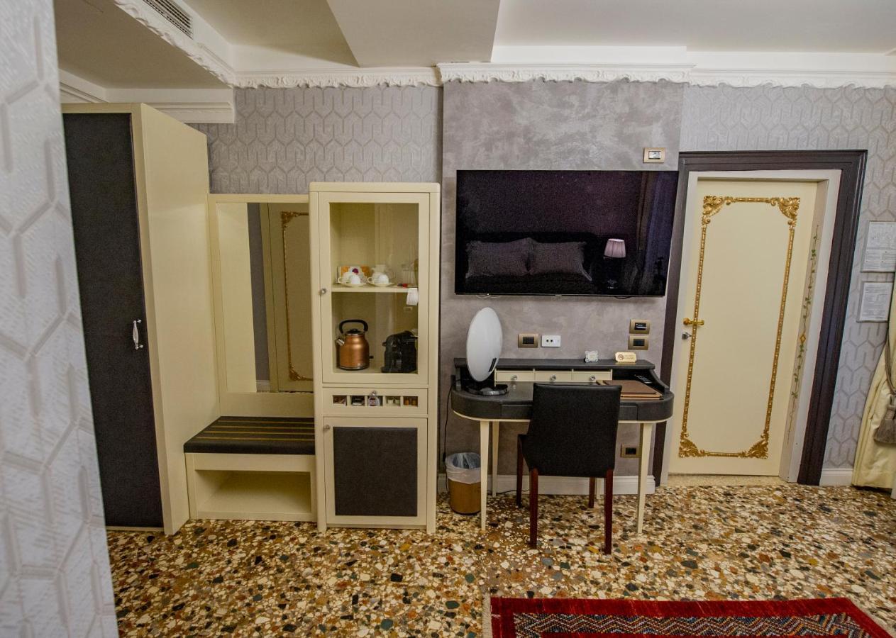 Ego' Boutique - The Silk Road Venecia
